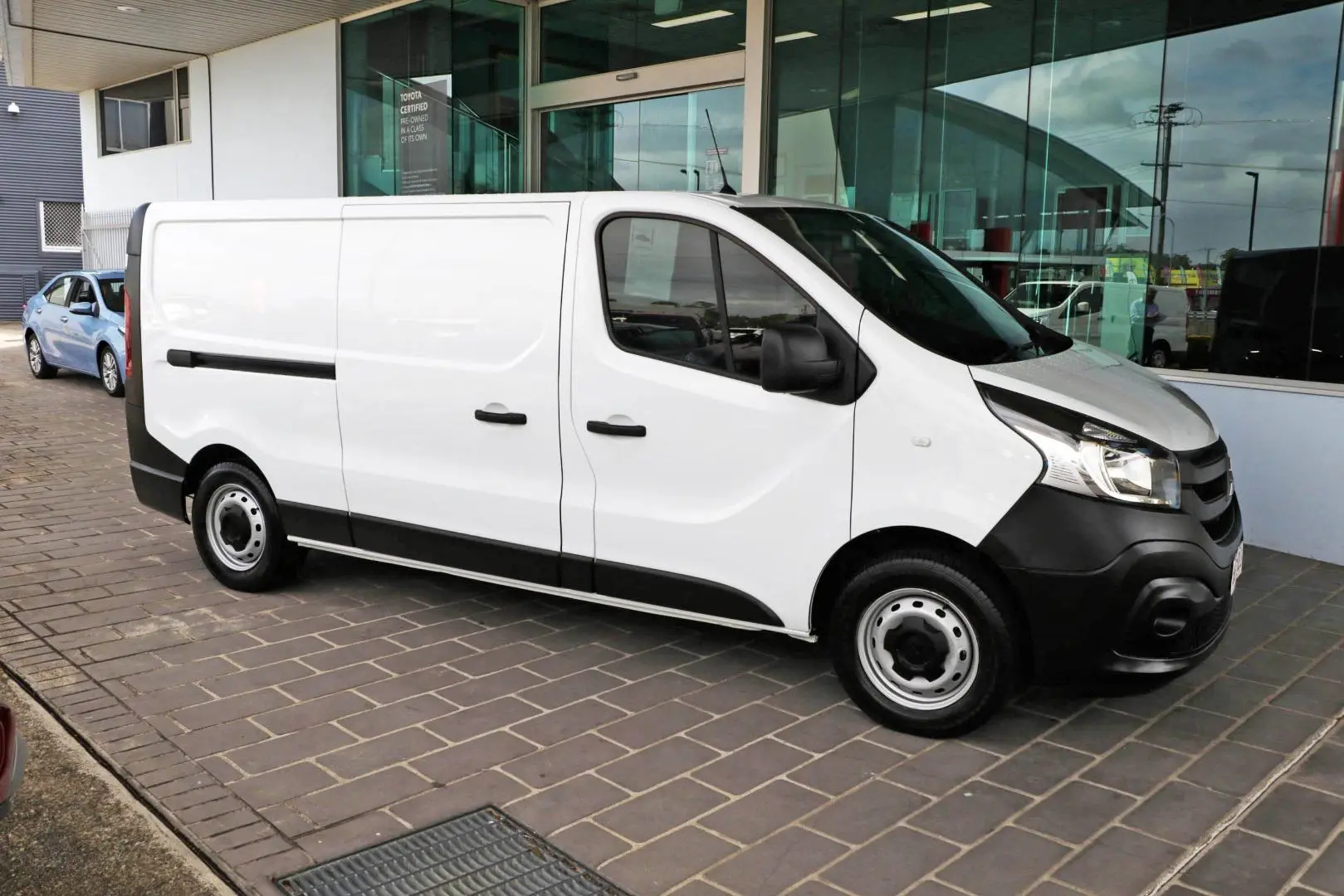 2022 Mitsubishi Express Gallery Image 5