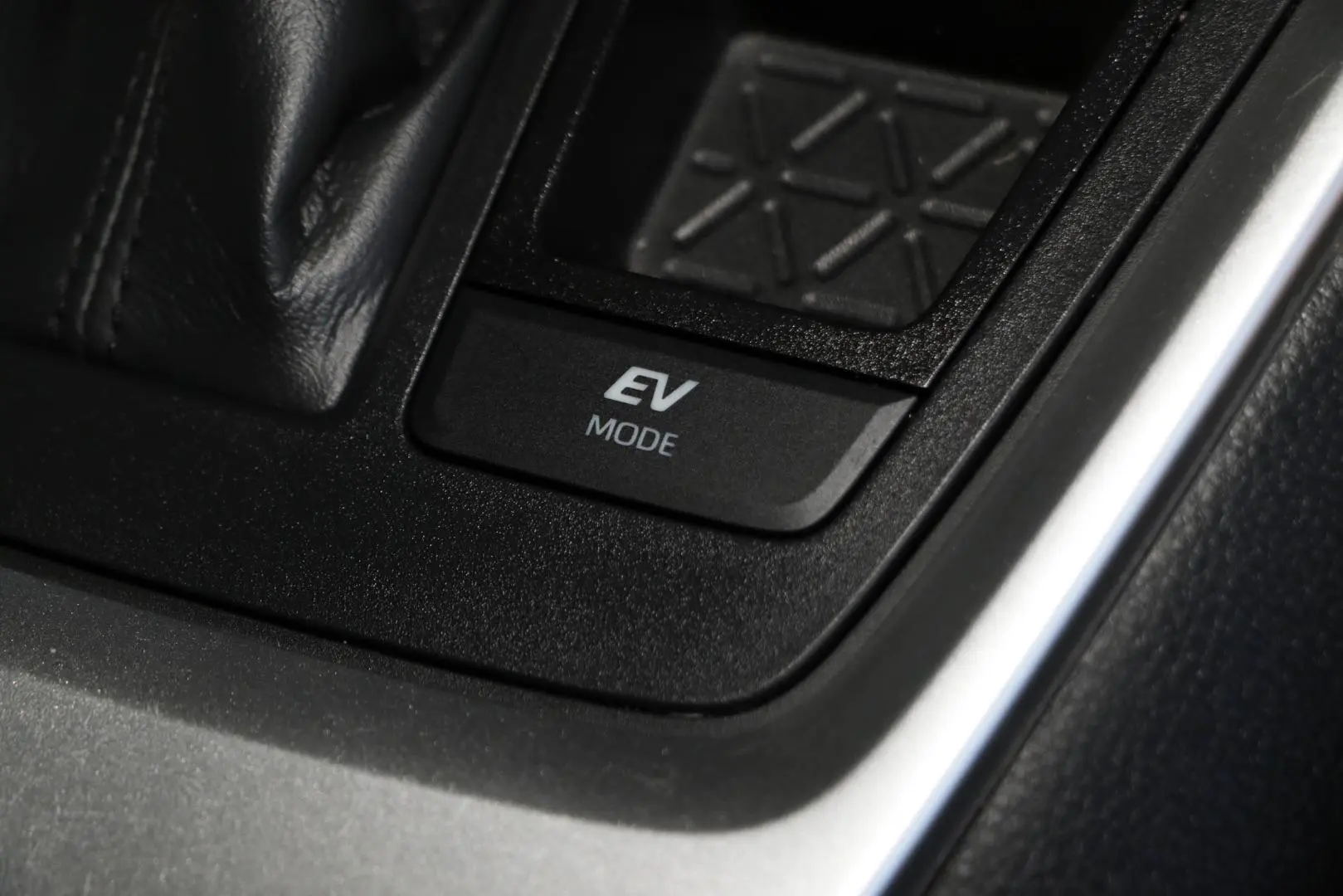 2025 Toyota RAV4 Gallery Image 15