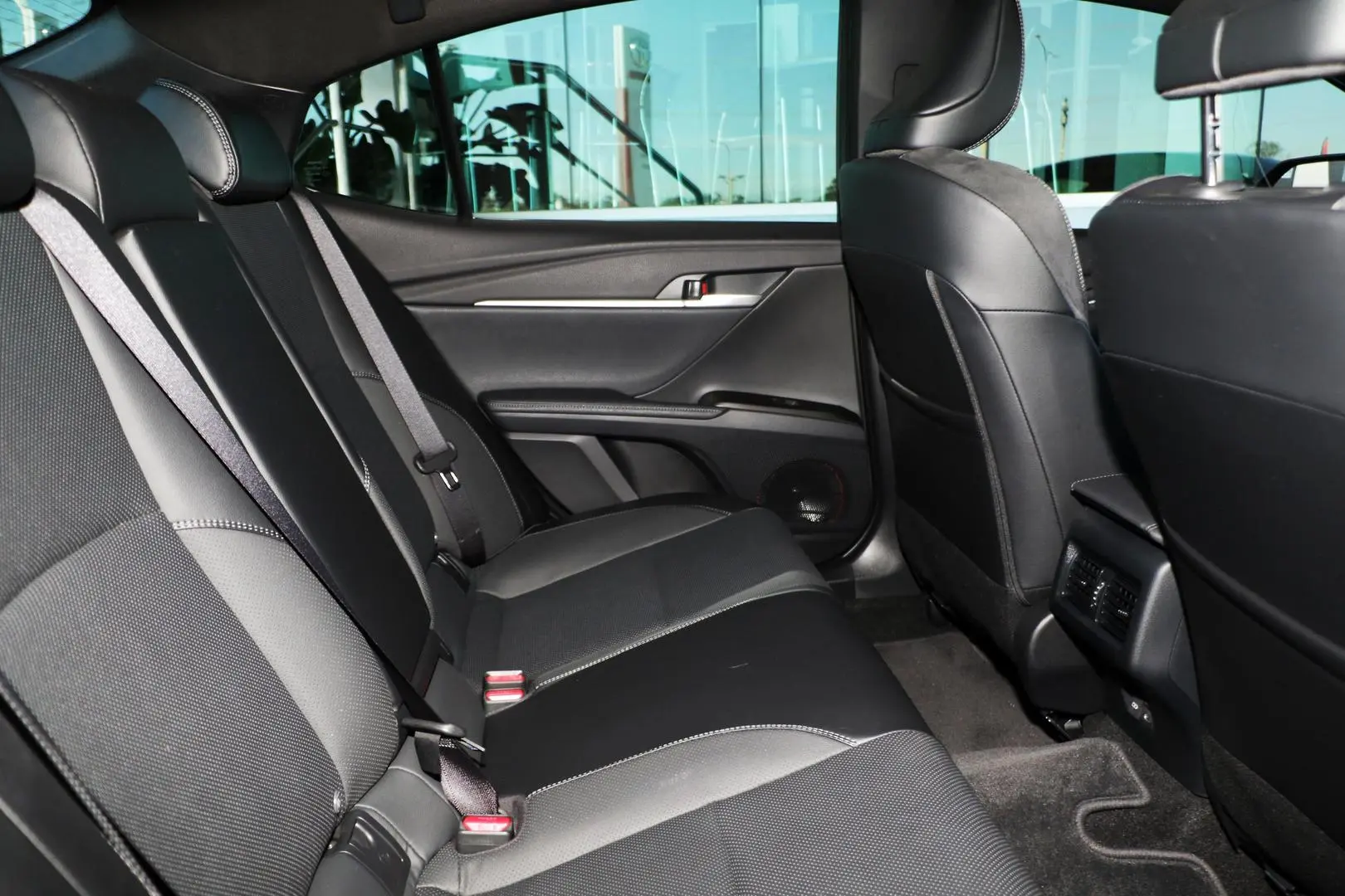 2025 Toyota Camry Gallery Image 10