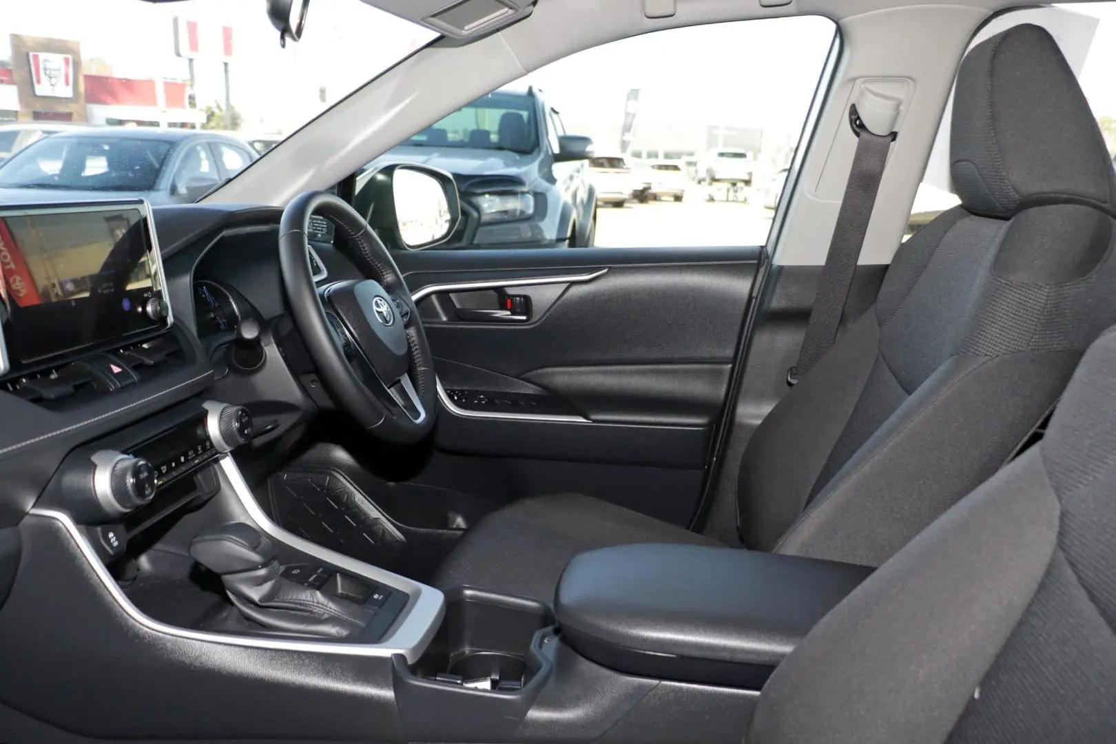 2025 Toyota RAV4 Gallery Image 9