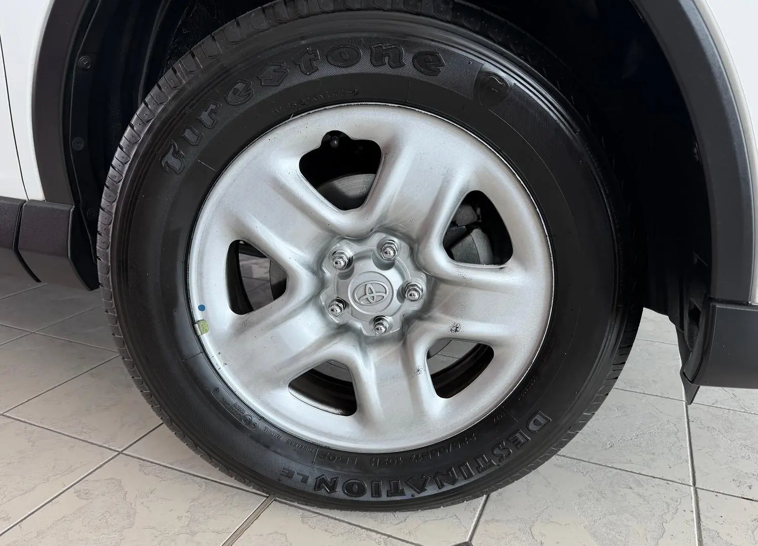 2018 Toyota RAV4 Gallery Image 10