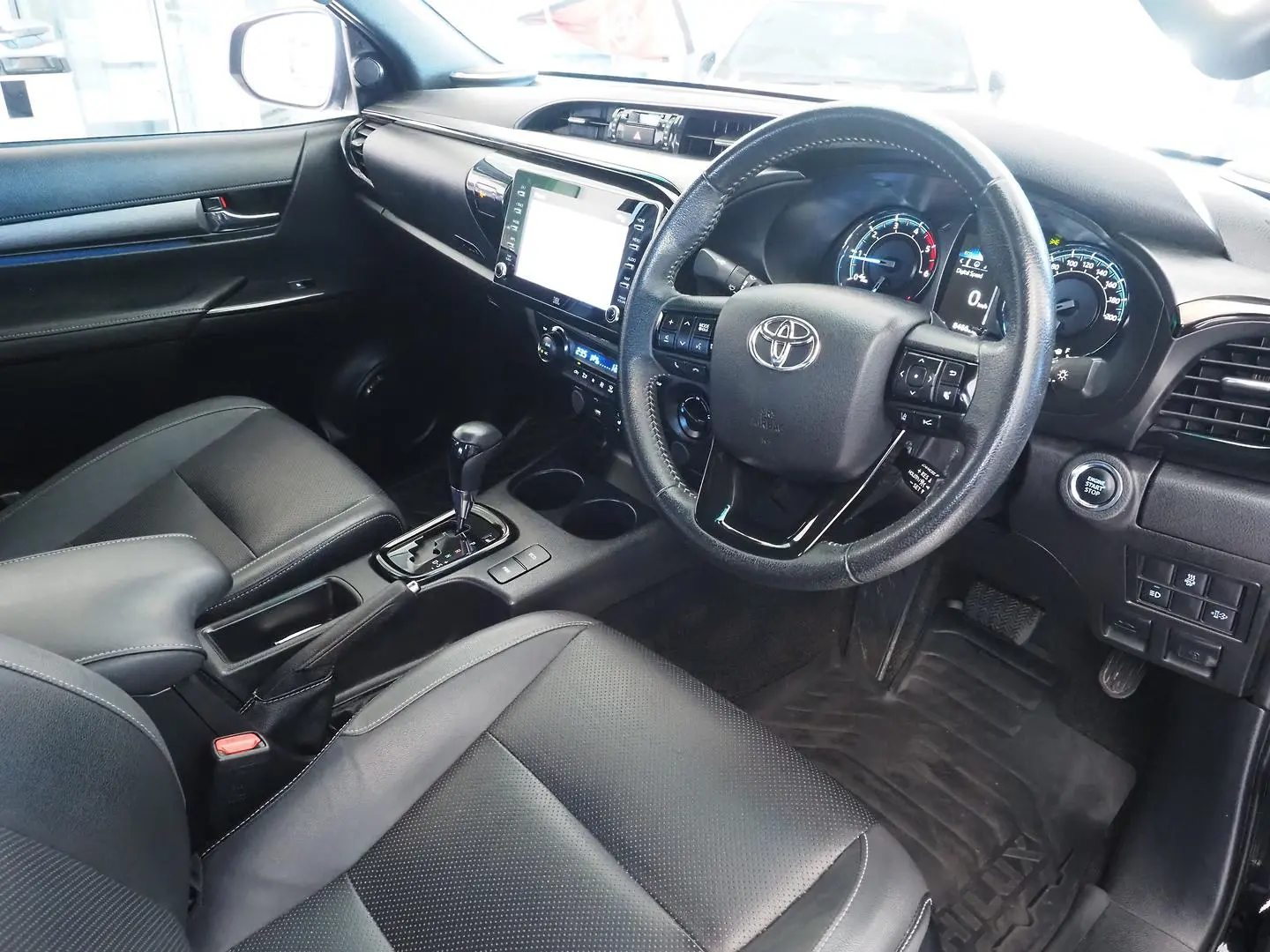 2022 Toyota Hilux Gallery Image 3