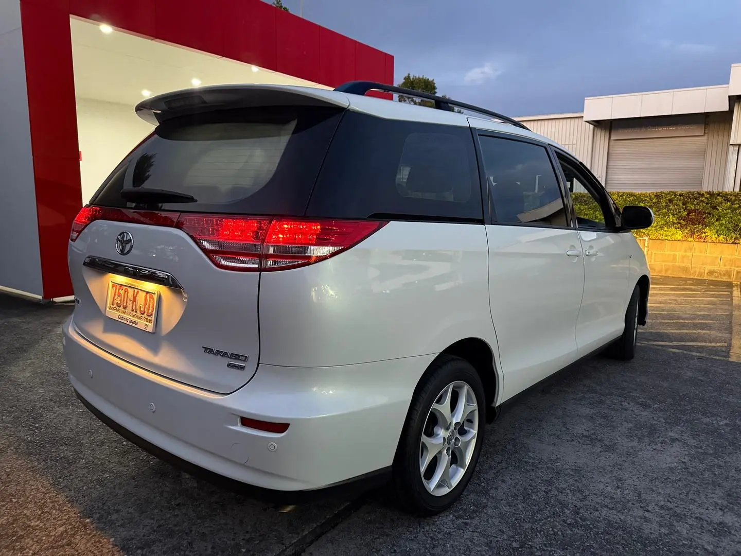 2007 Toyota Tarago Gallery Image 3