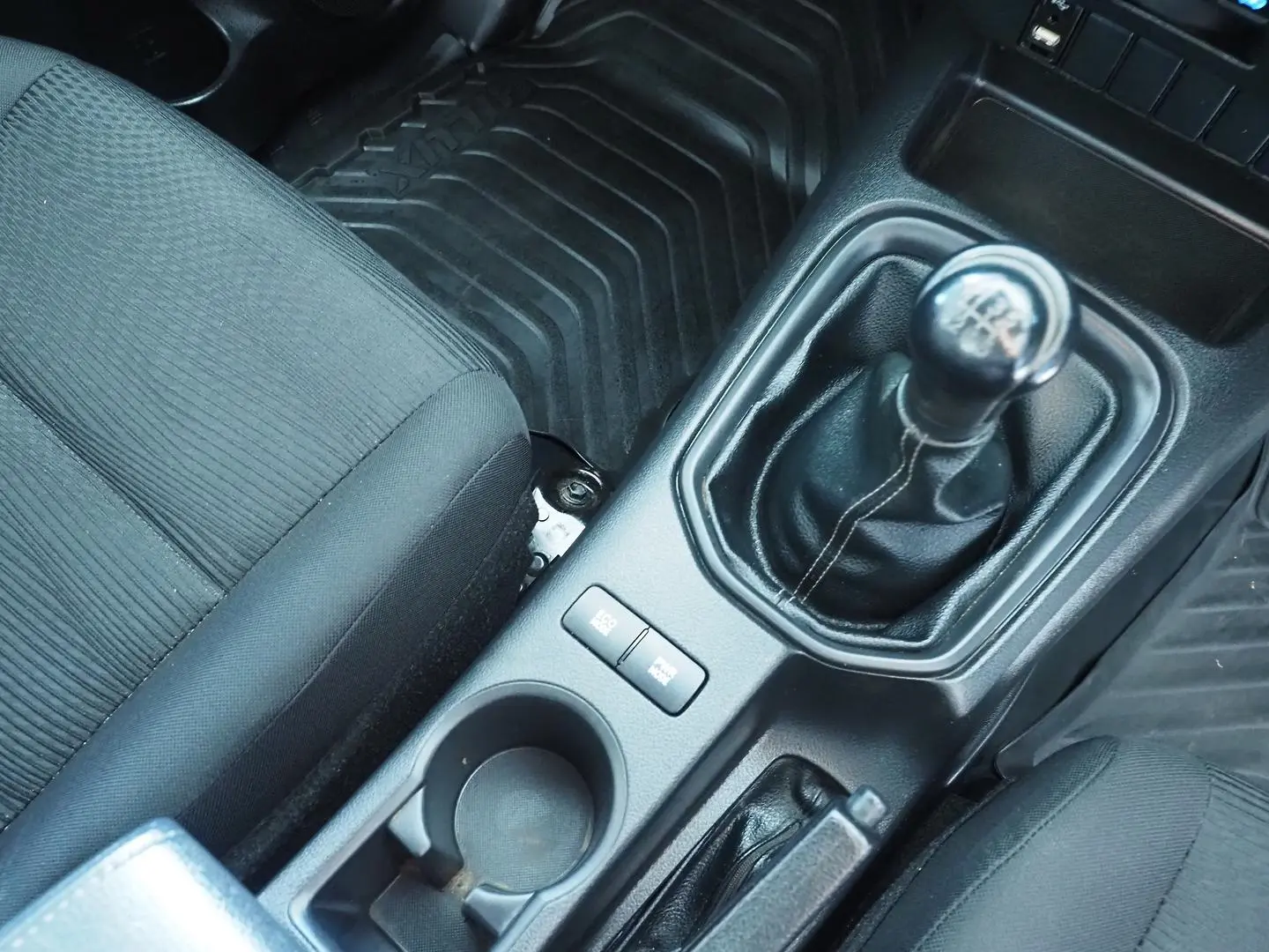 2021 Toyota Hilux Gallery Image 17