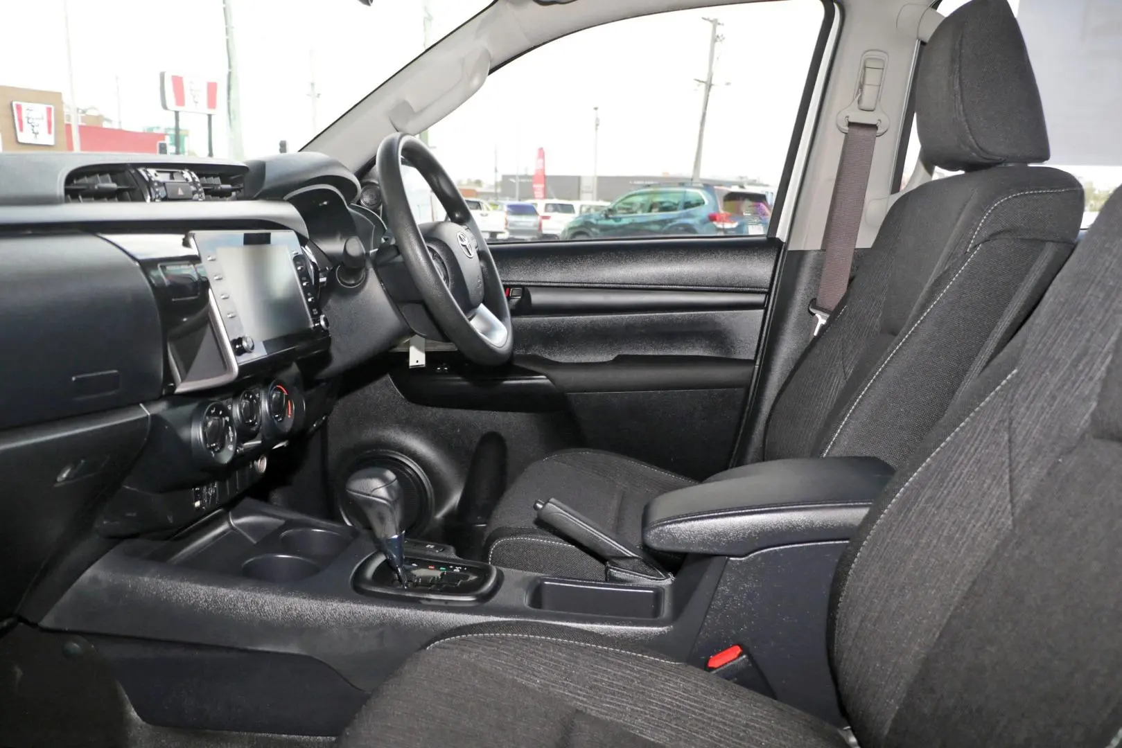 2021 Toyota Hilux Gallery Image 8