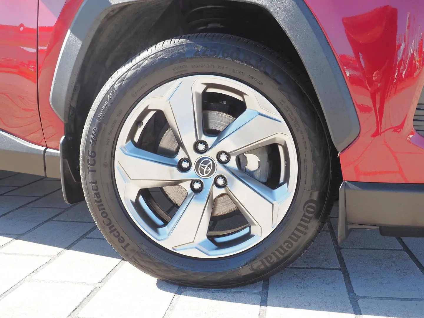2019 Toyota RAV4 Gallery Image 11