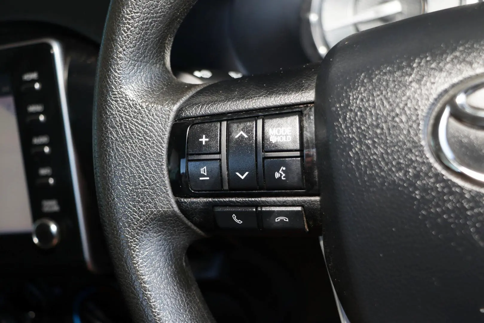 2022 Toyota Hilux Gallery Image 13