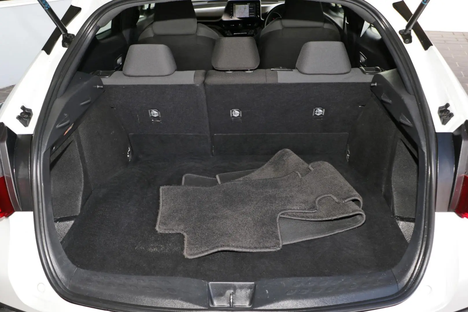 2022 Toyota C-HR Gallery Image 22