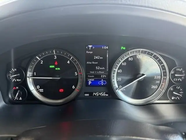 2020 Lexus LX Gallery Image 3