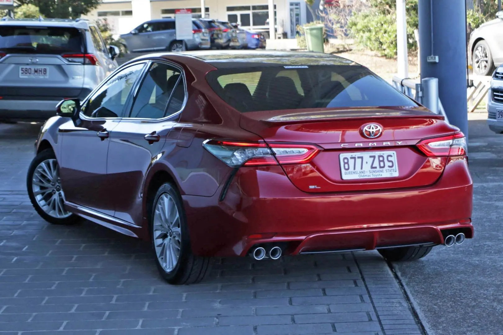 2019 Toyota Camry Gallery Image 2