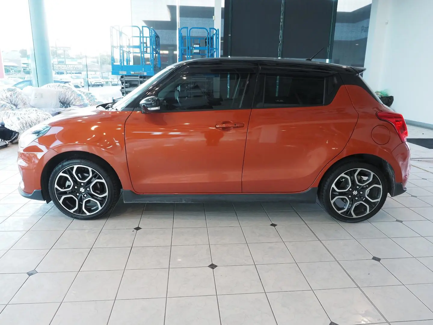 2020 Suzuki Swift Gallery Image 10