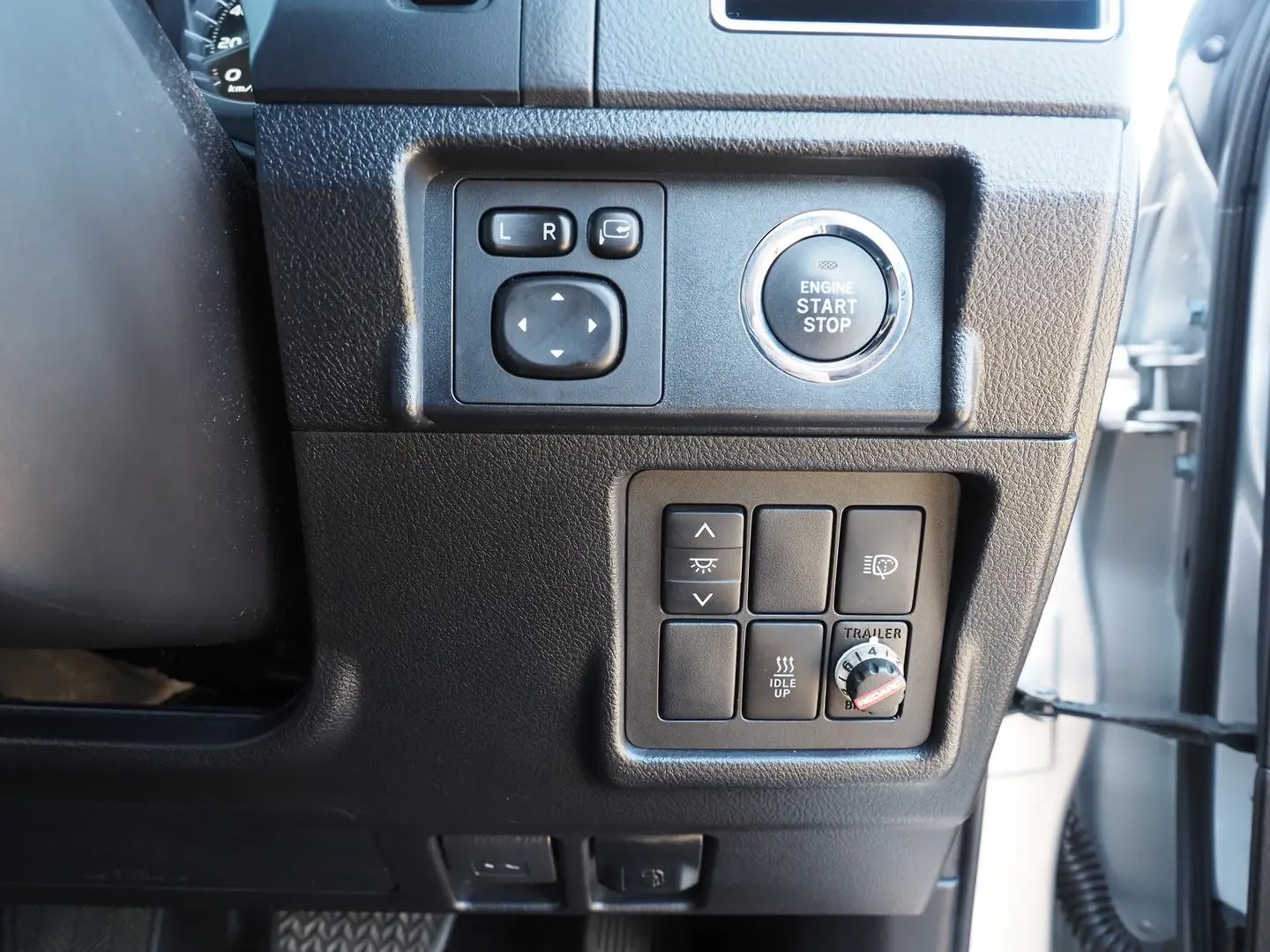 2017 Toyota Landcruiser Prado Gallery Image 23