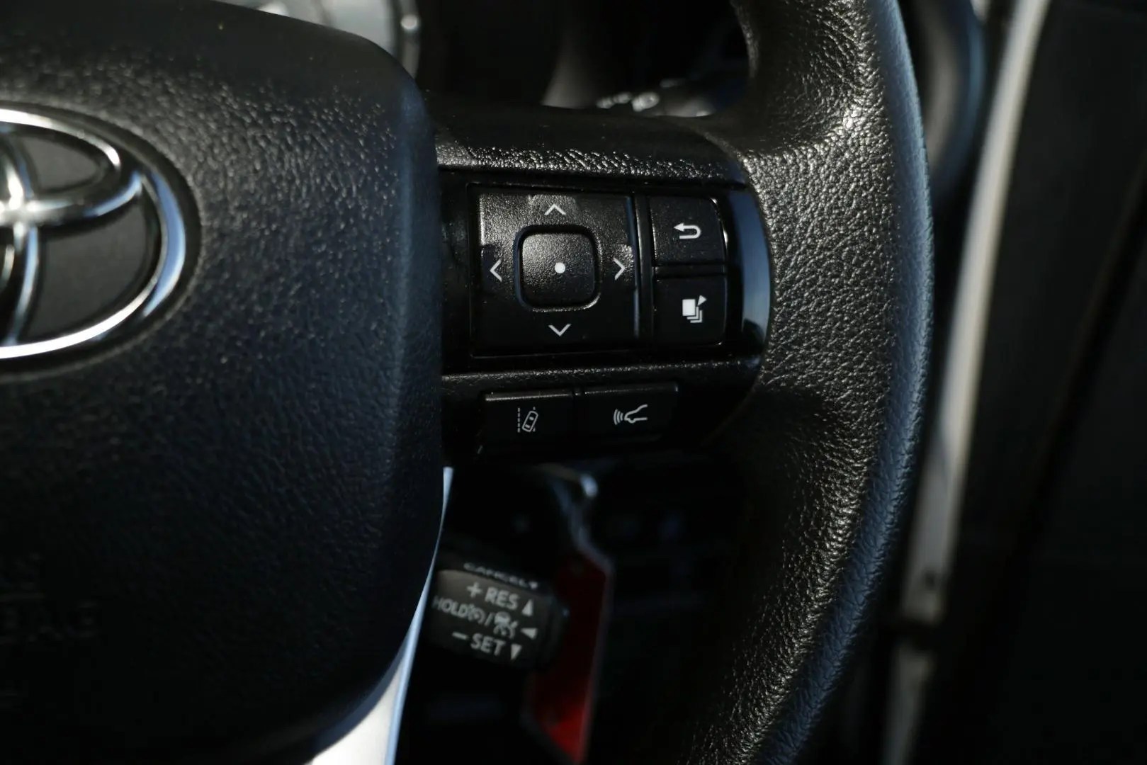 2022 Toyota Hilux Gallery Image 13