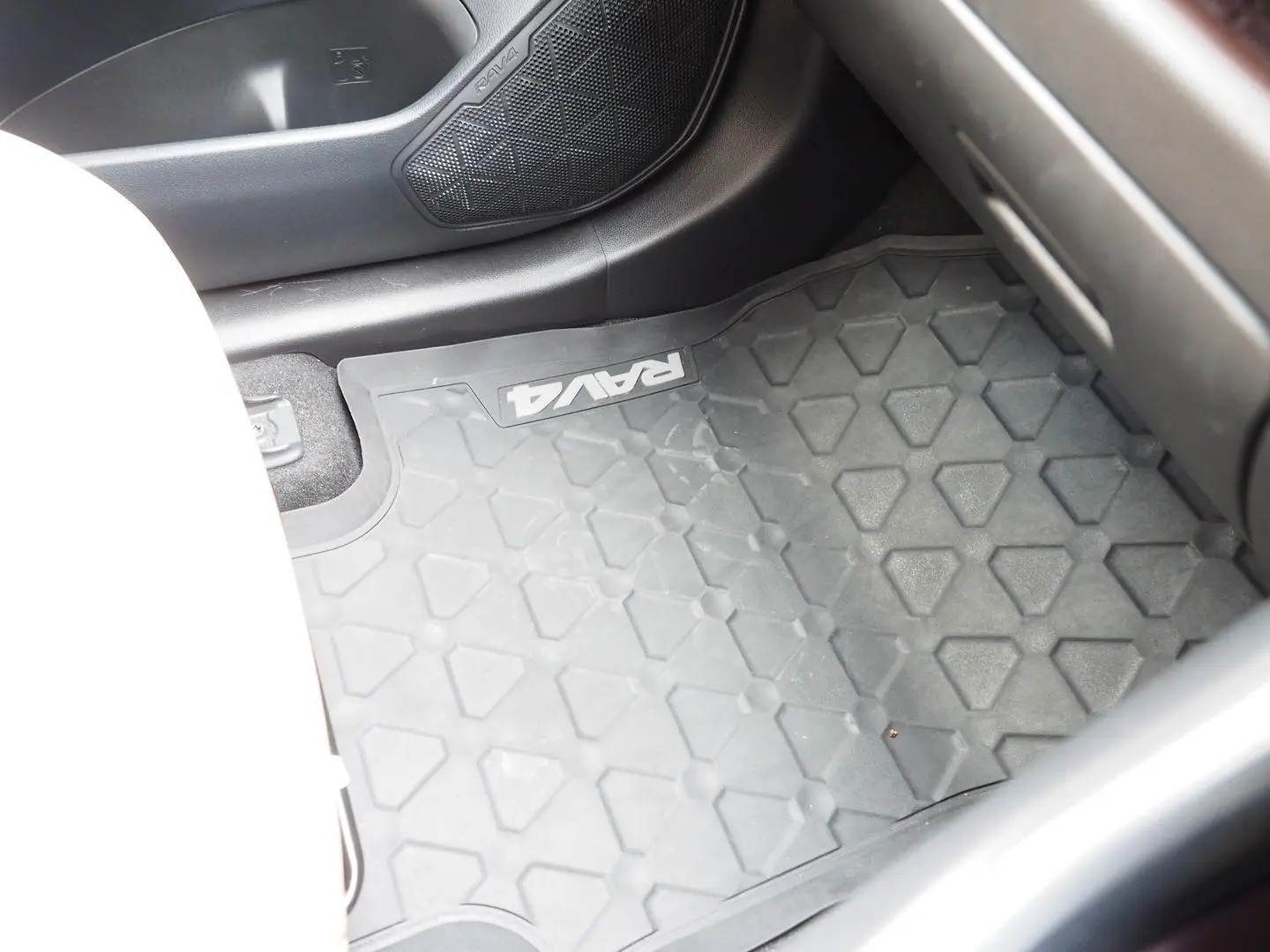 2021 Toyota RAV4 Gallery Image 33