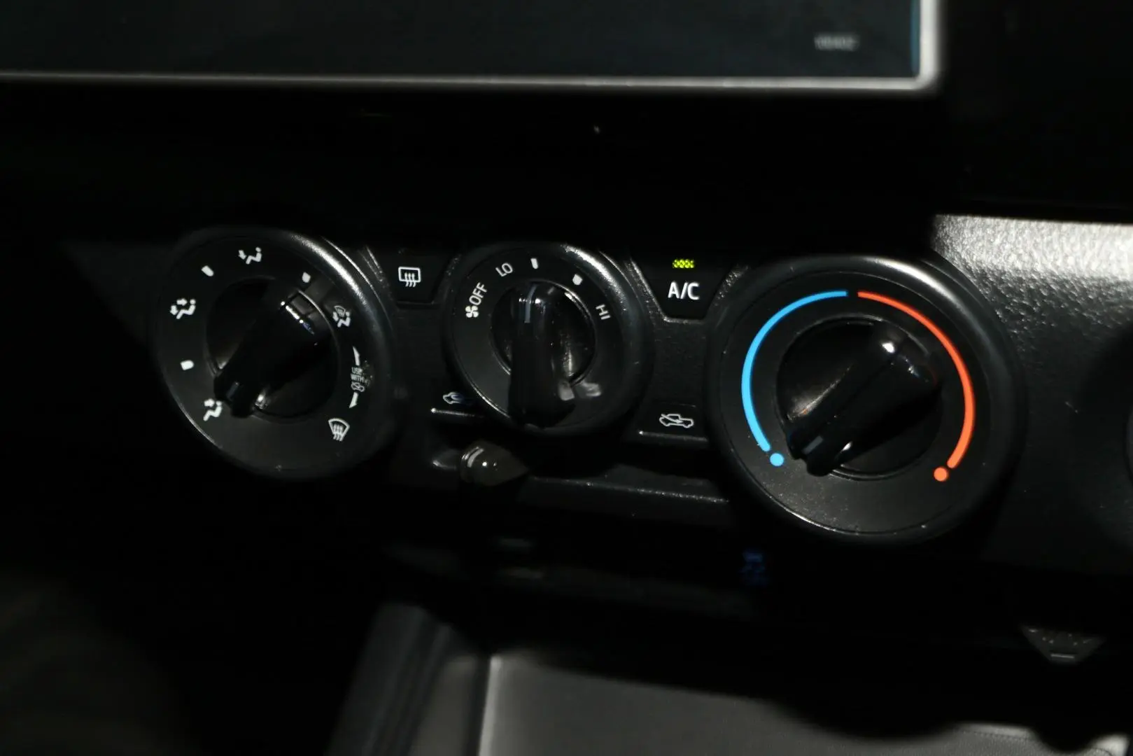 2020 Toyota Hilux Gallery Image 17