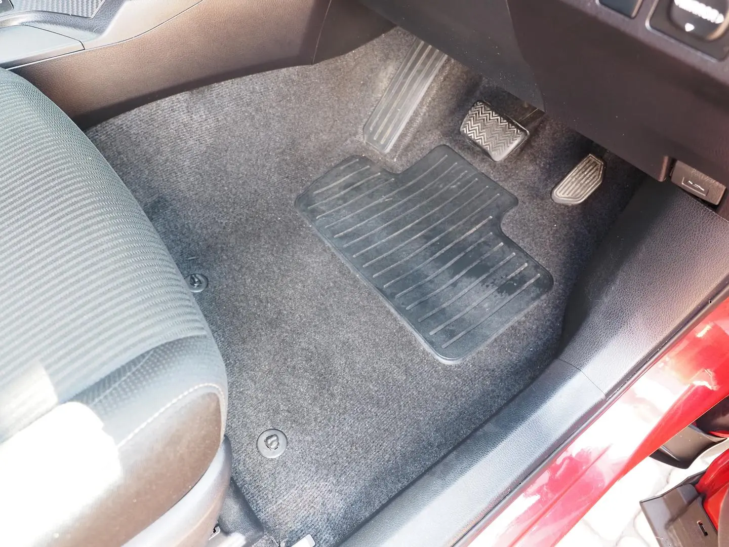 2015 Toyota RAV4 Gallery Image 13