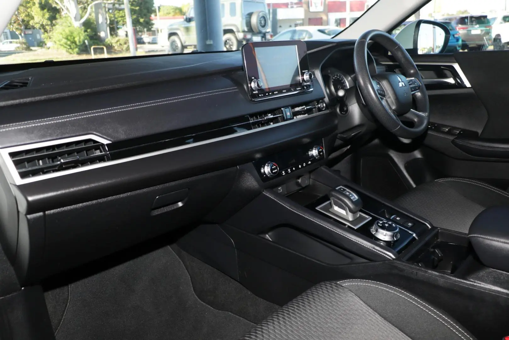 2023 Mitsubishi Outlander Gallery Image 7