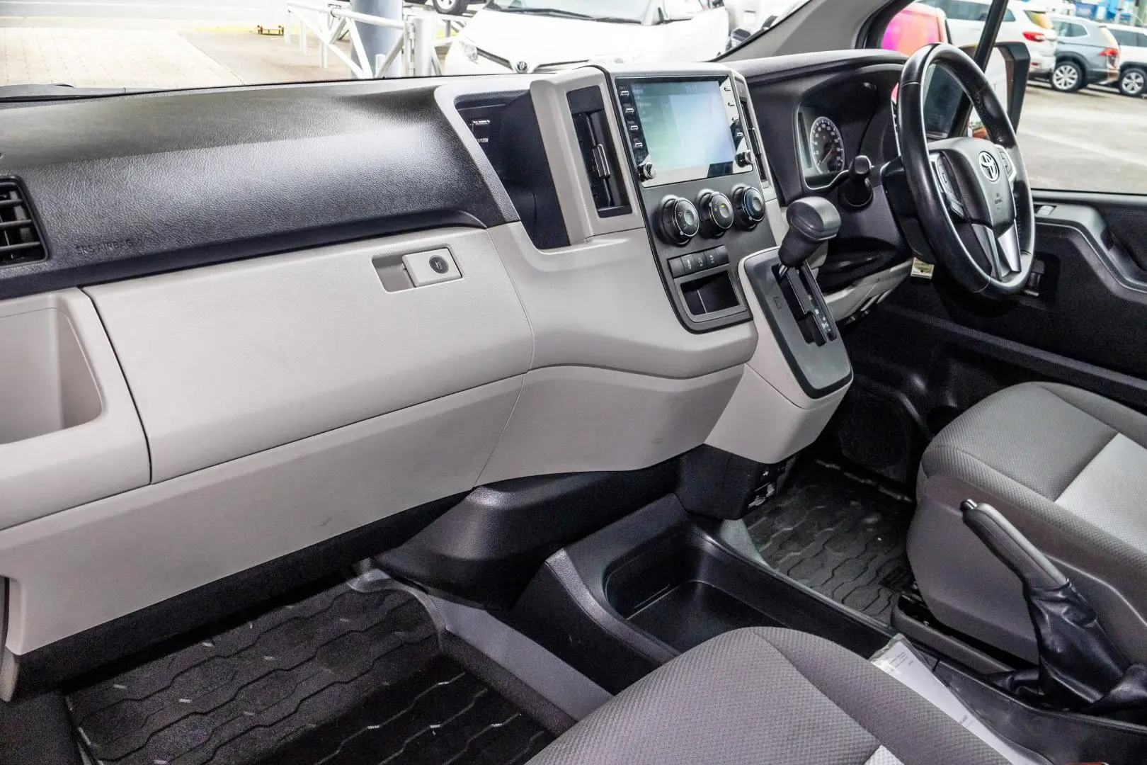 2021 Toyota Hiace Gallery Image 7