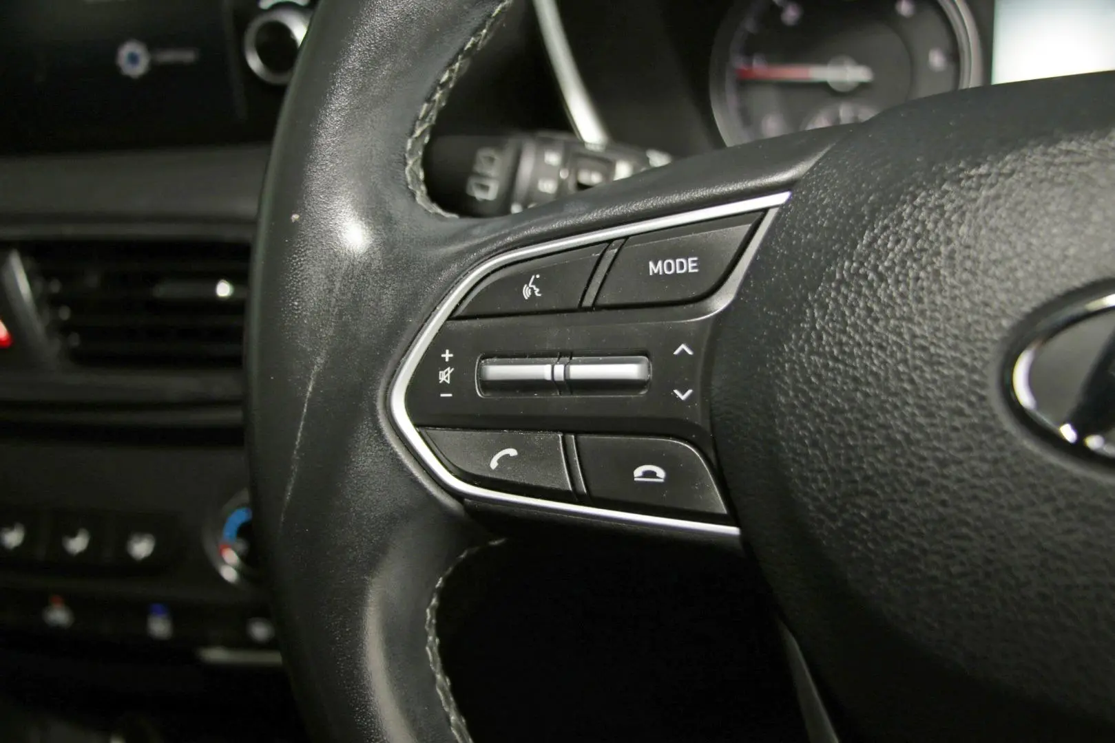 2023 Hyundai Santa Fe Gallery Image 12