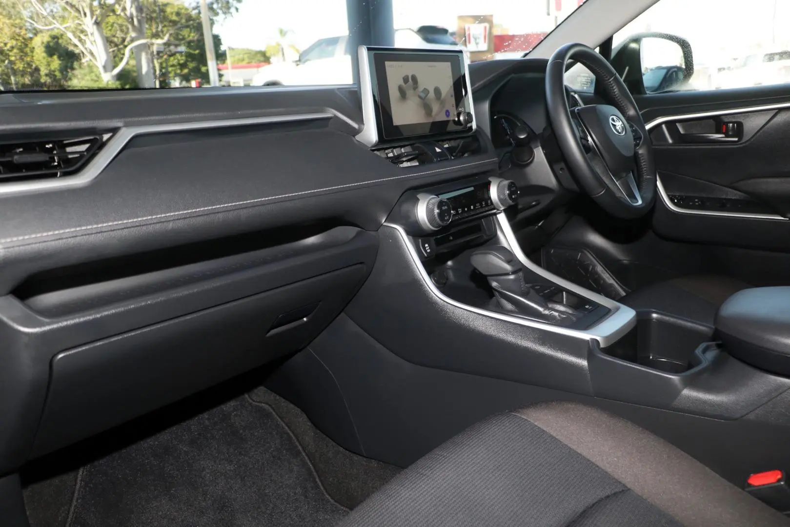2025 Toyota RAV4 Gallery Image 8