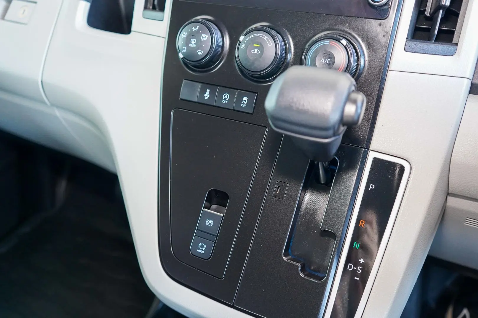 2025 Toyota Hiace Gallery Image 17