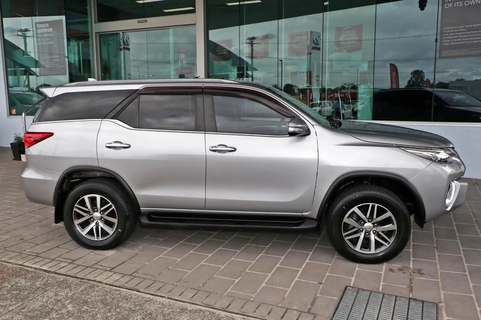 2015 Toyota Fortuner Gallery Image 5