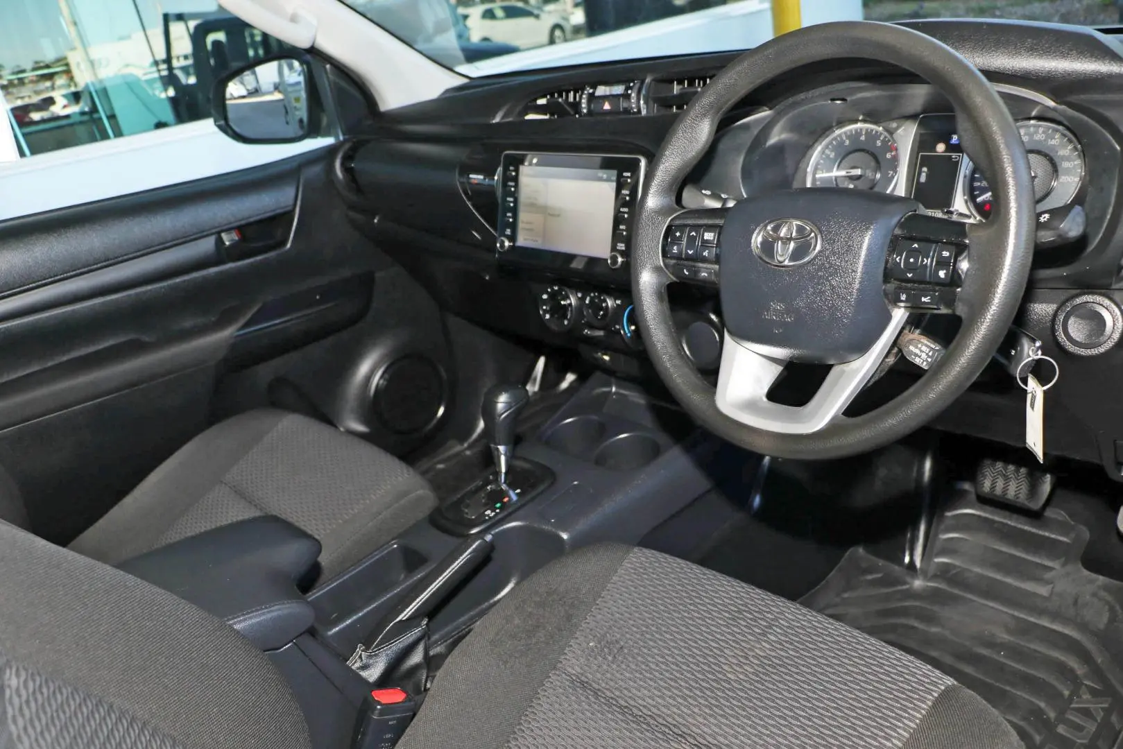 2022 Toyota Hilux Gallery Image 6