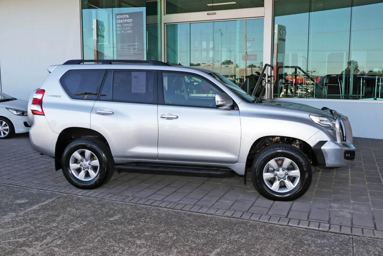 2017 Toyota Landcruiser Prado Gallery Image 5