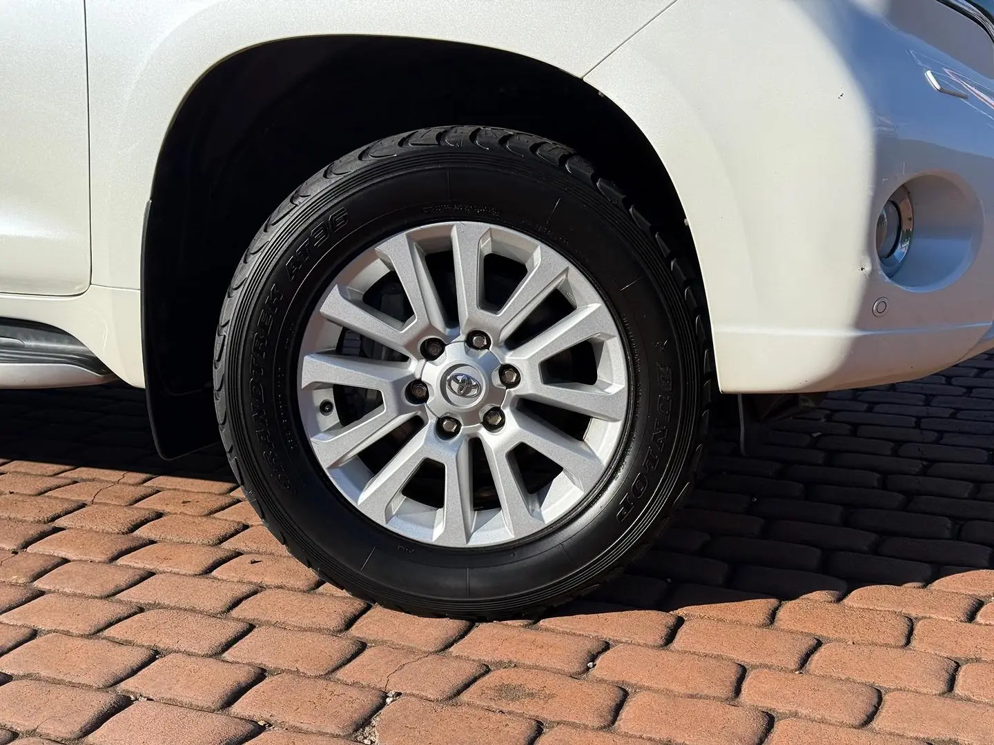 2015 Toyota Landcruiser Prado Gallery Image 2