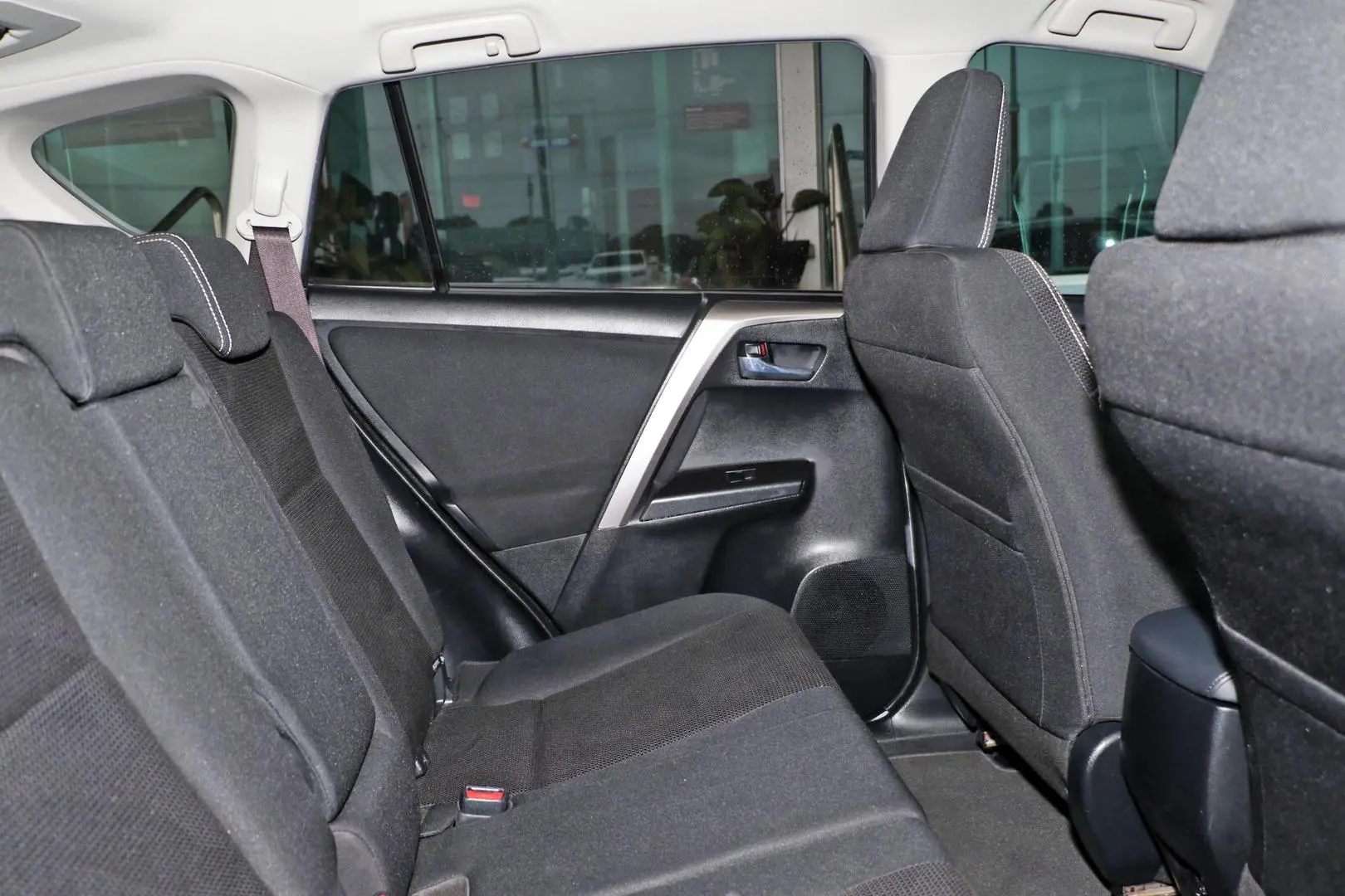 2015 Toyota RAV4 Gallery Image 9