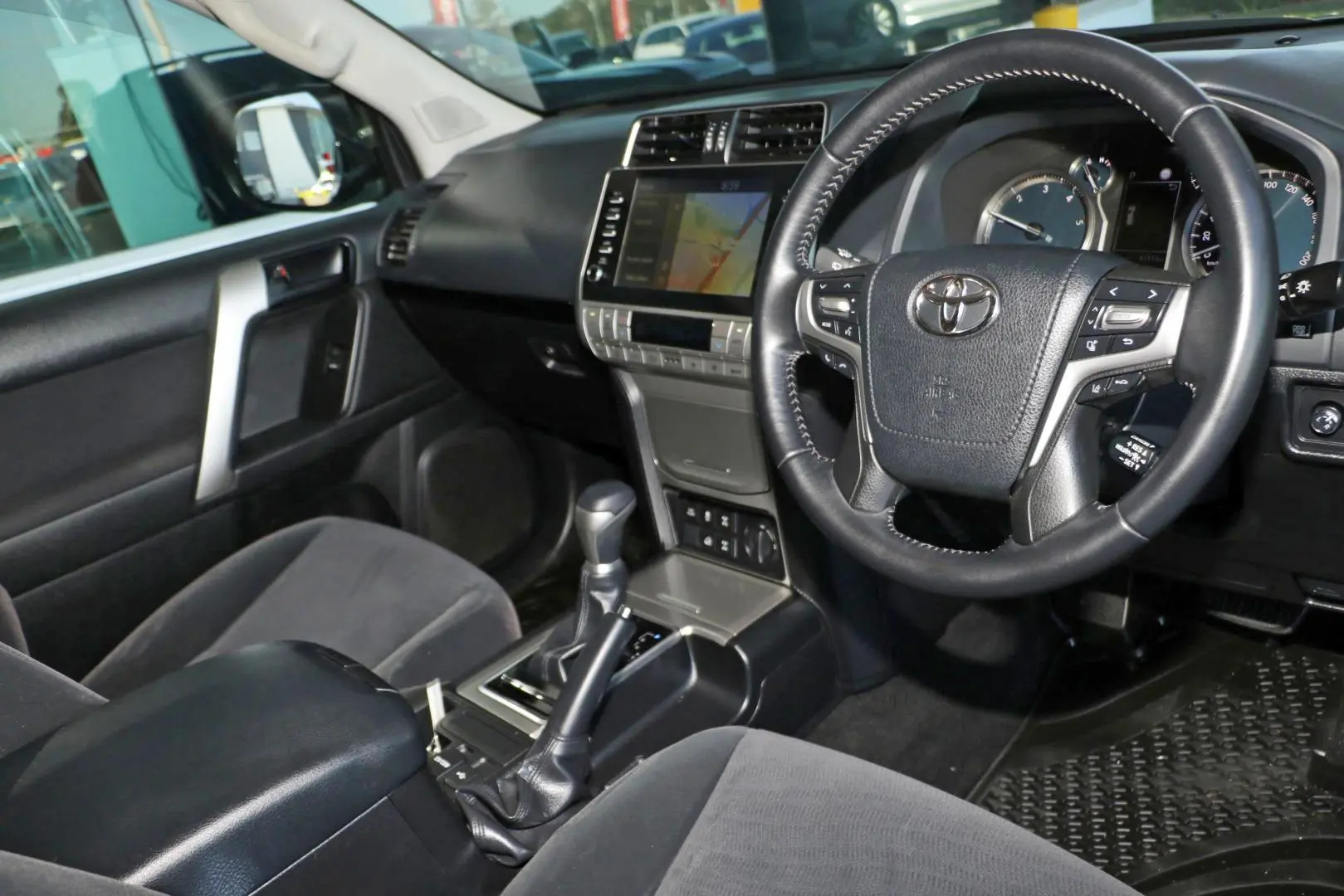 2022 Toyota Landcruiser Prado Gallery Image 6