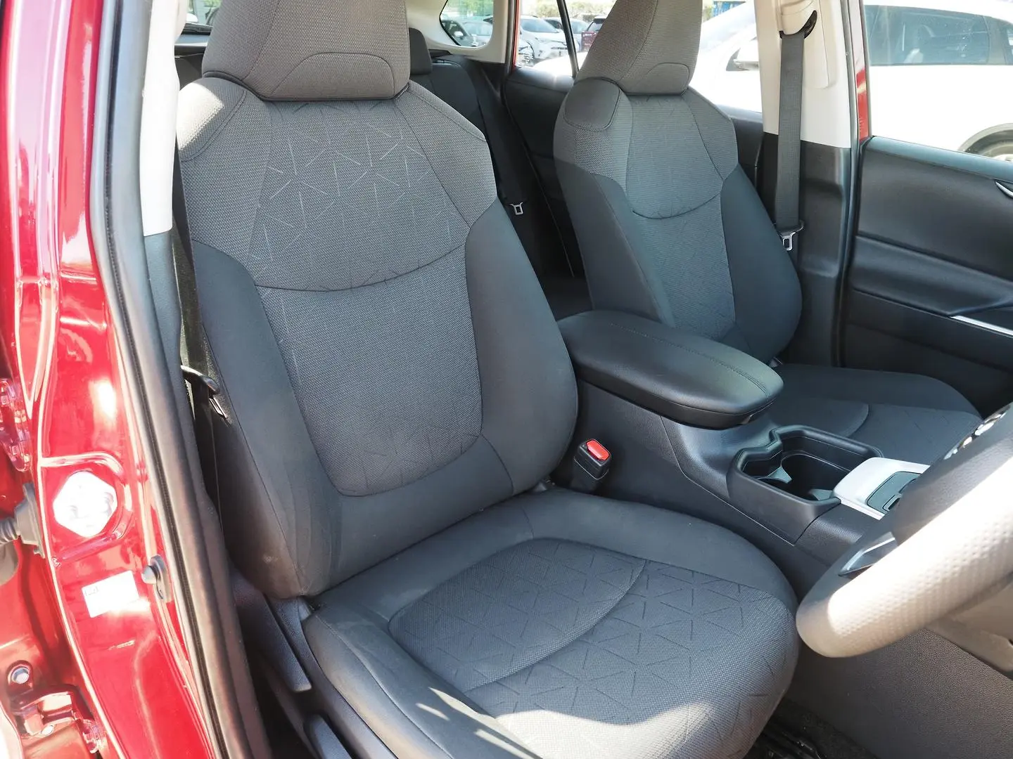 2019 Toyota RAV4 Gallery Image 15