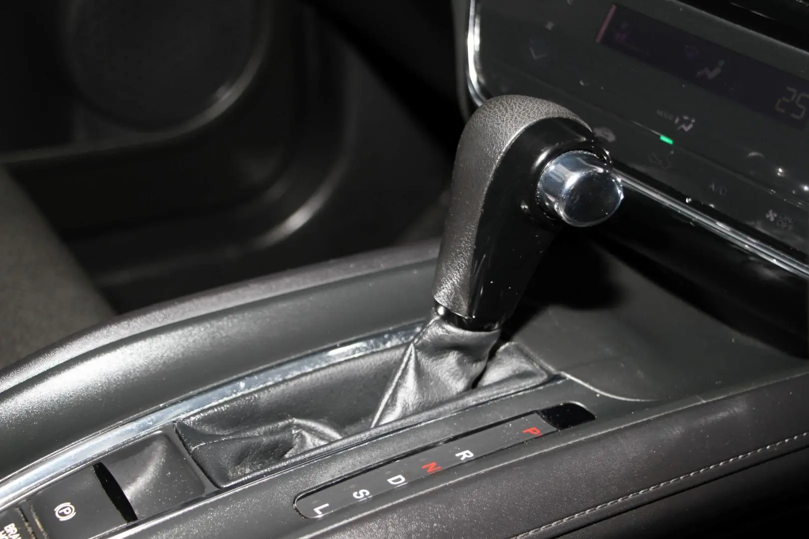 2015 Honda HR-V Gallery Image 12