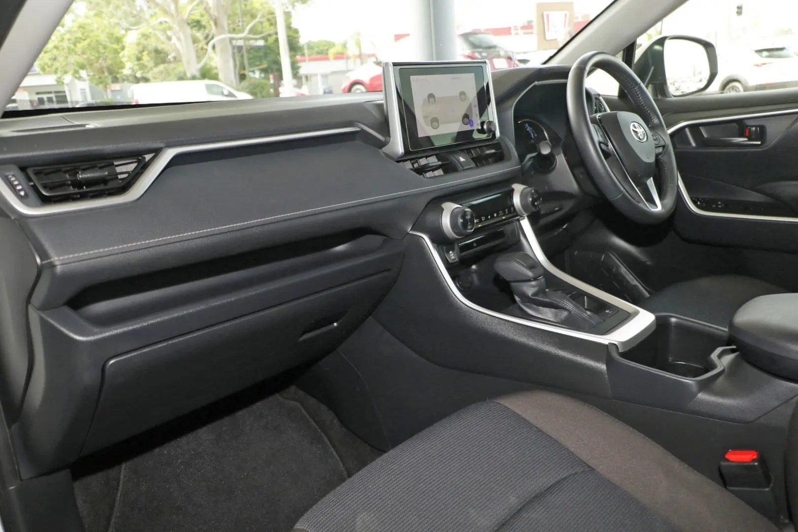 2024 Toyota RAV4 Gallery Image 7