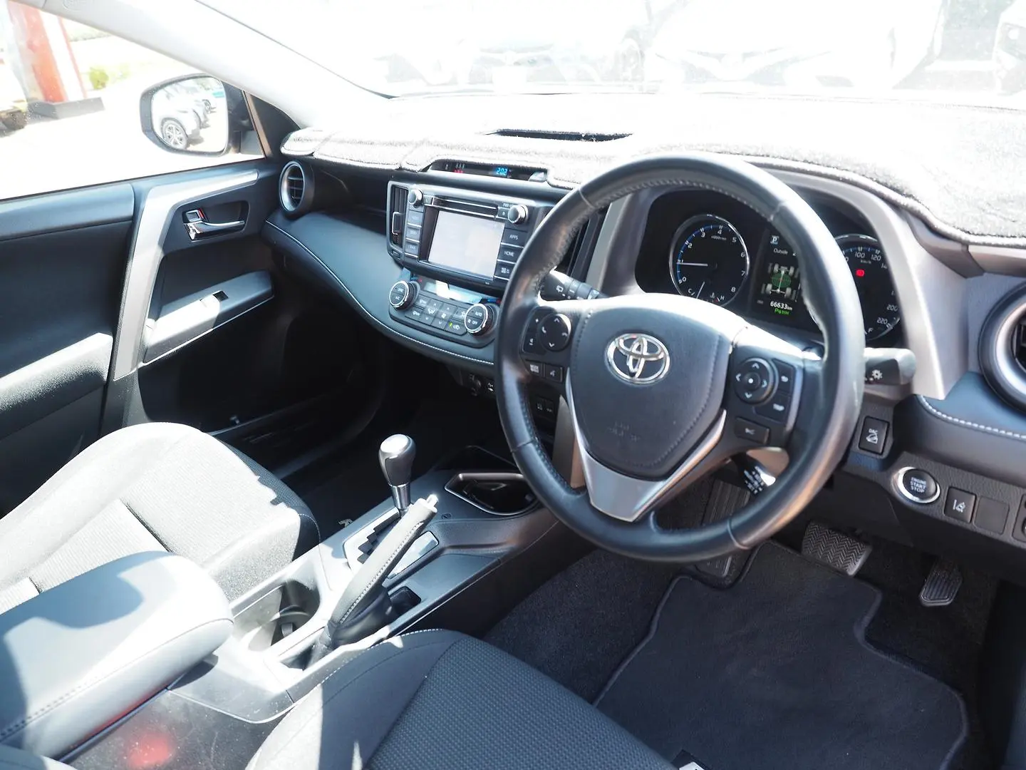 2017 Toyota RAV4 Image 26