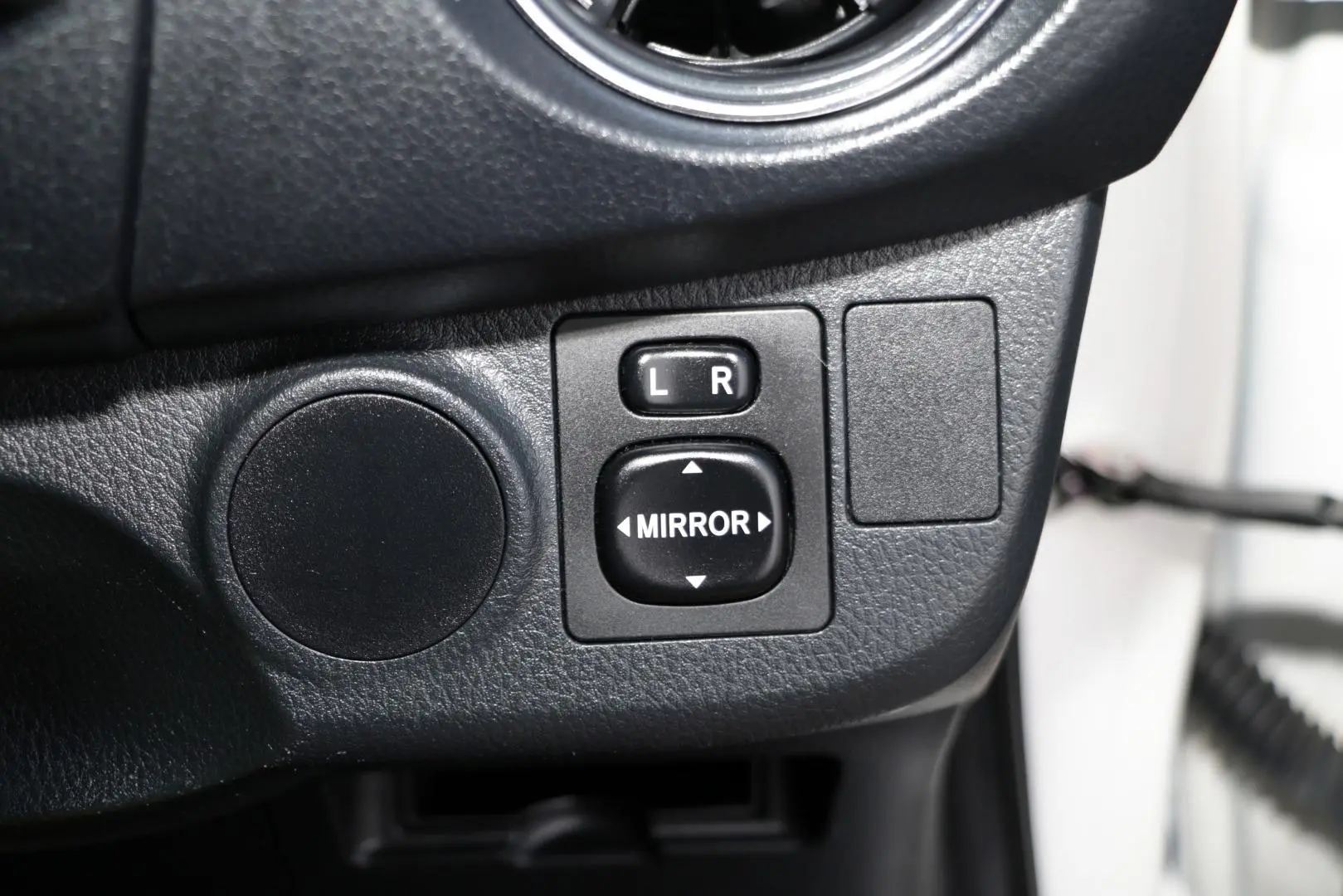 2019 Toyota Yaris Gallery Image 17