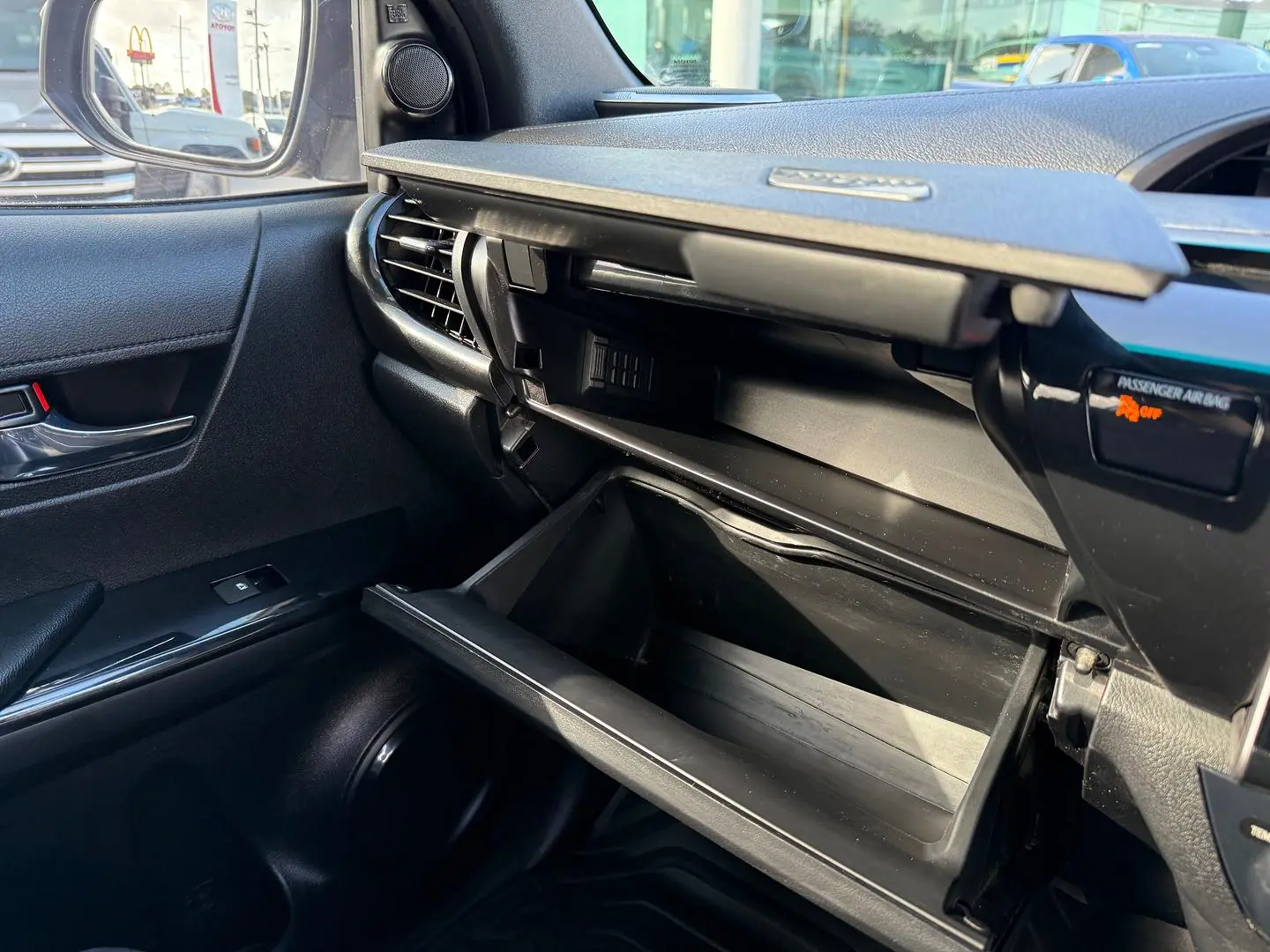 2022 Toyota Hilux Gallery Image 32