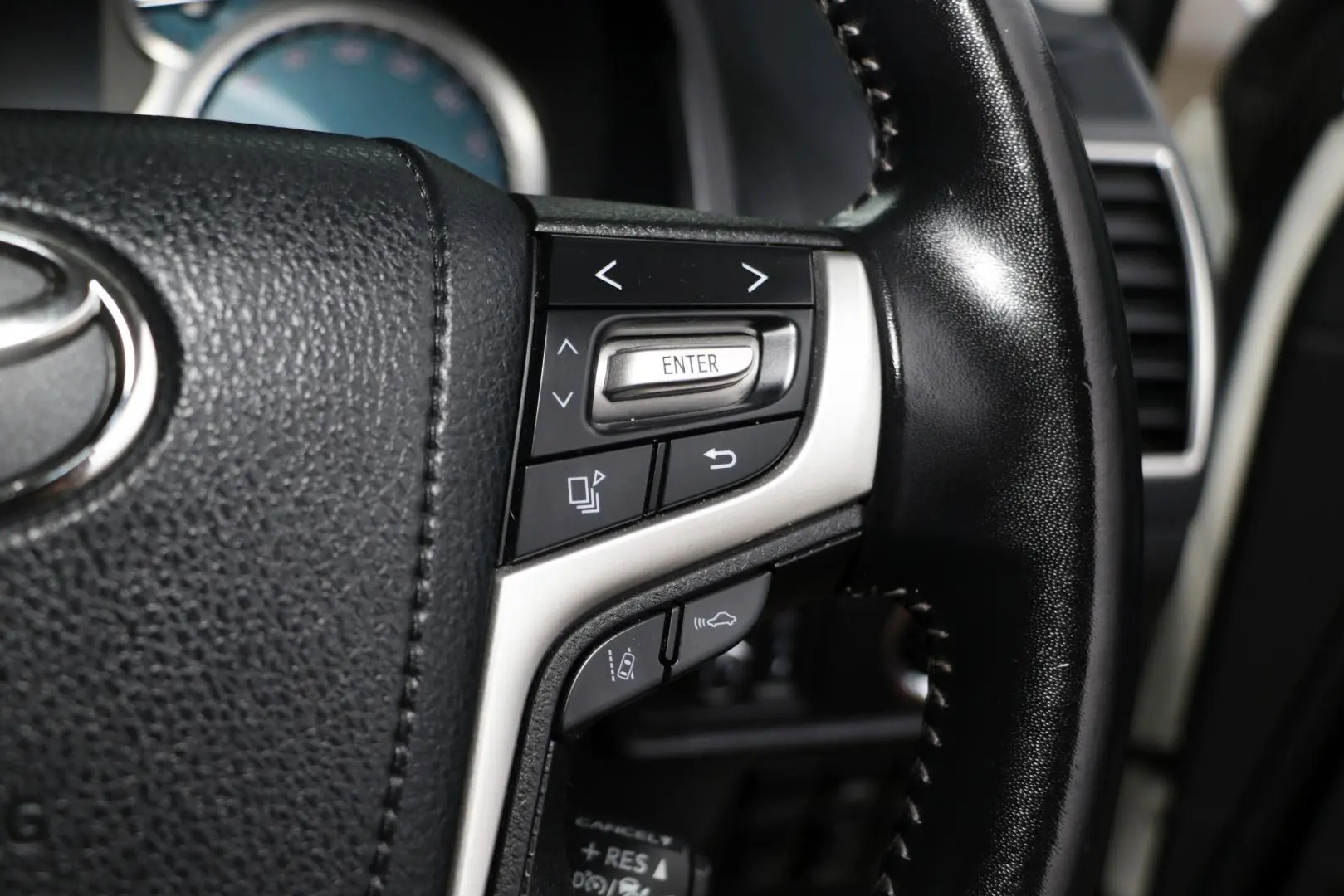 2020 Toyota Landcruiser Prado Gallery Image 18