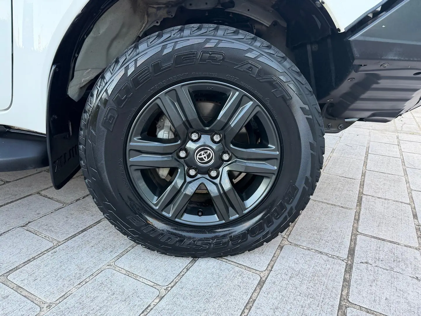 2023 Toyota Hilux Gallery Image 5