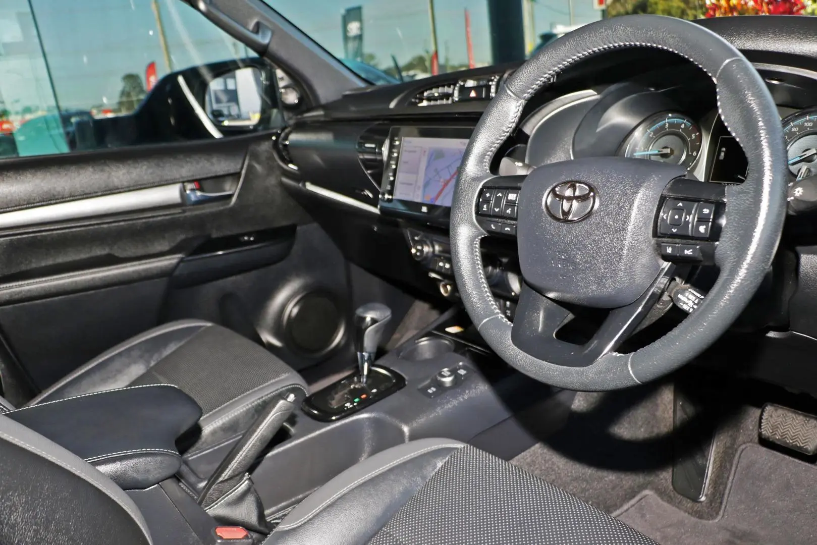 2025 Toyota Hilux Gallery Image 7
