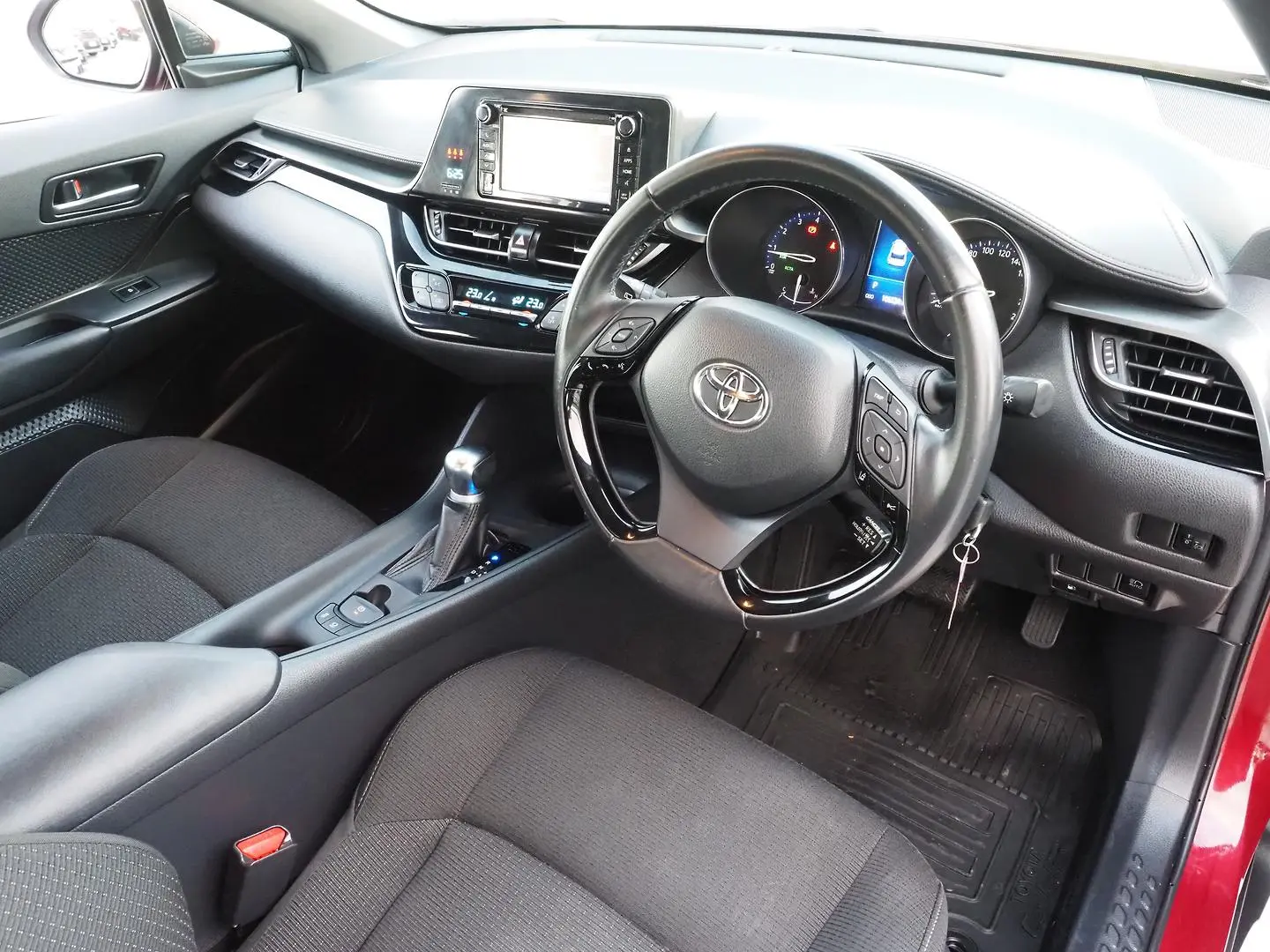 2019 Toyota C-HR Gallery Image 4