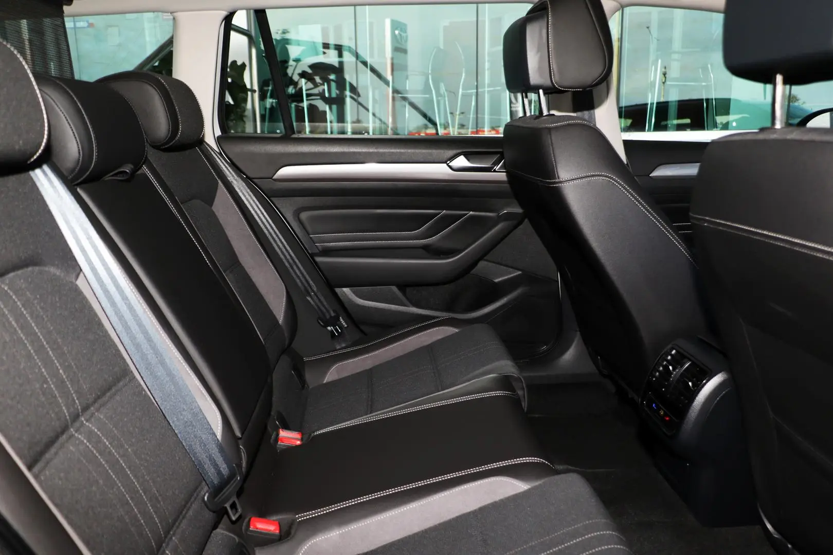 2022 Volkswagen Passat Gallery Image 9