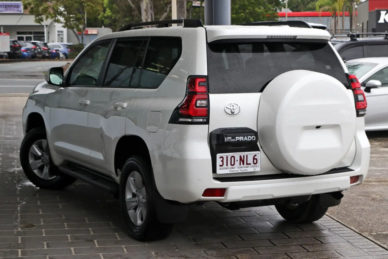 2023 Toyota Landcruiser Prado Gallery Image 2