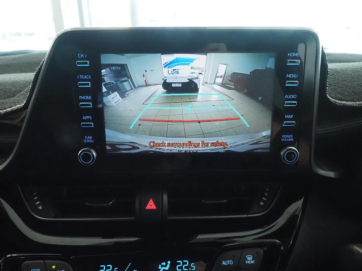 2022 Toyota C-HR Gallery Image 26