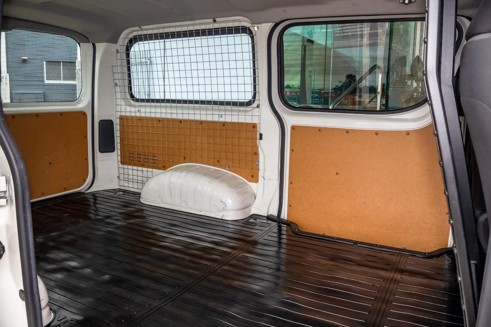 2021 Toyota Hiace Gallery Image 19