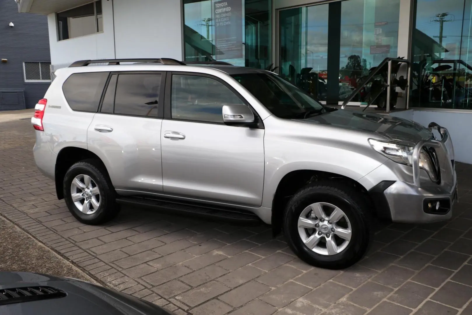 2017 Toyota Landcruiser Prado Gallery Image 5