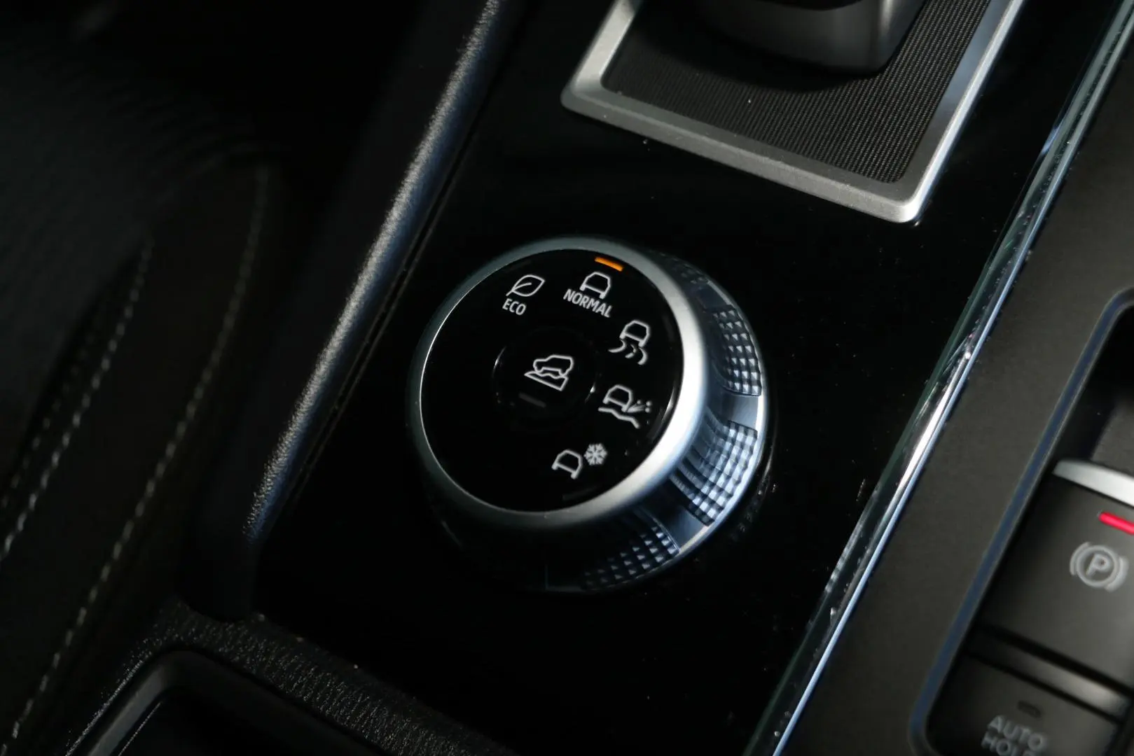 2023 Mitsubishi Outlander Gallery Image 14