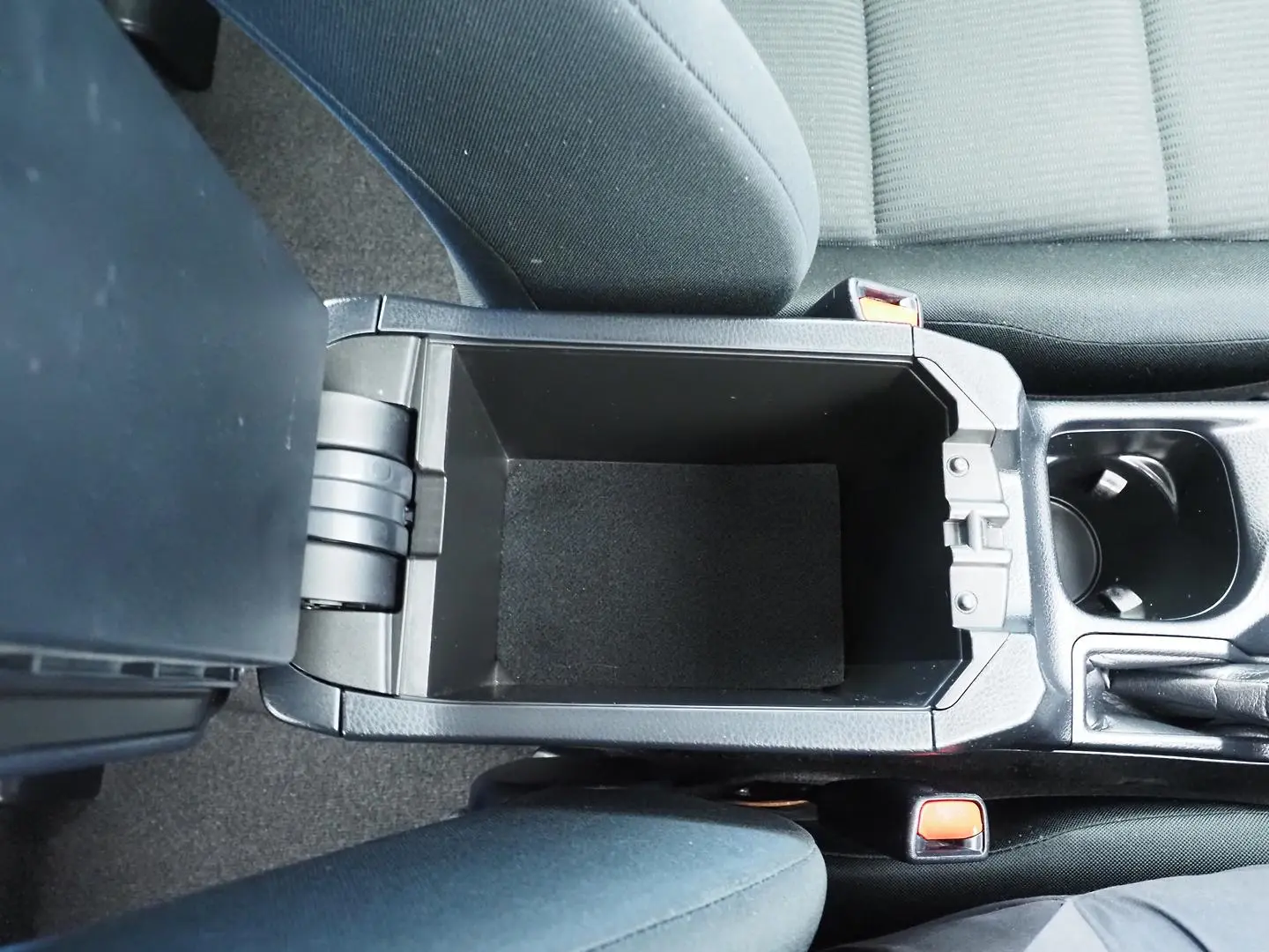 2017 Toyota RAV4 Gallery Image 20