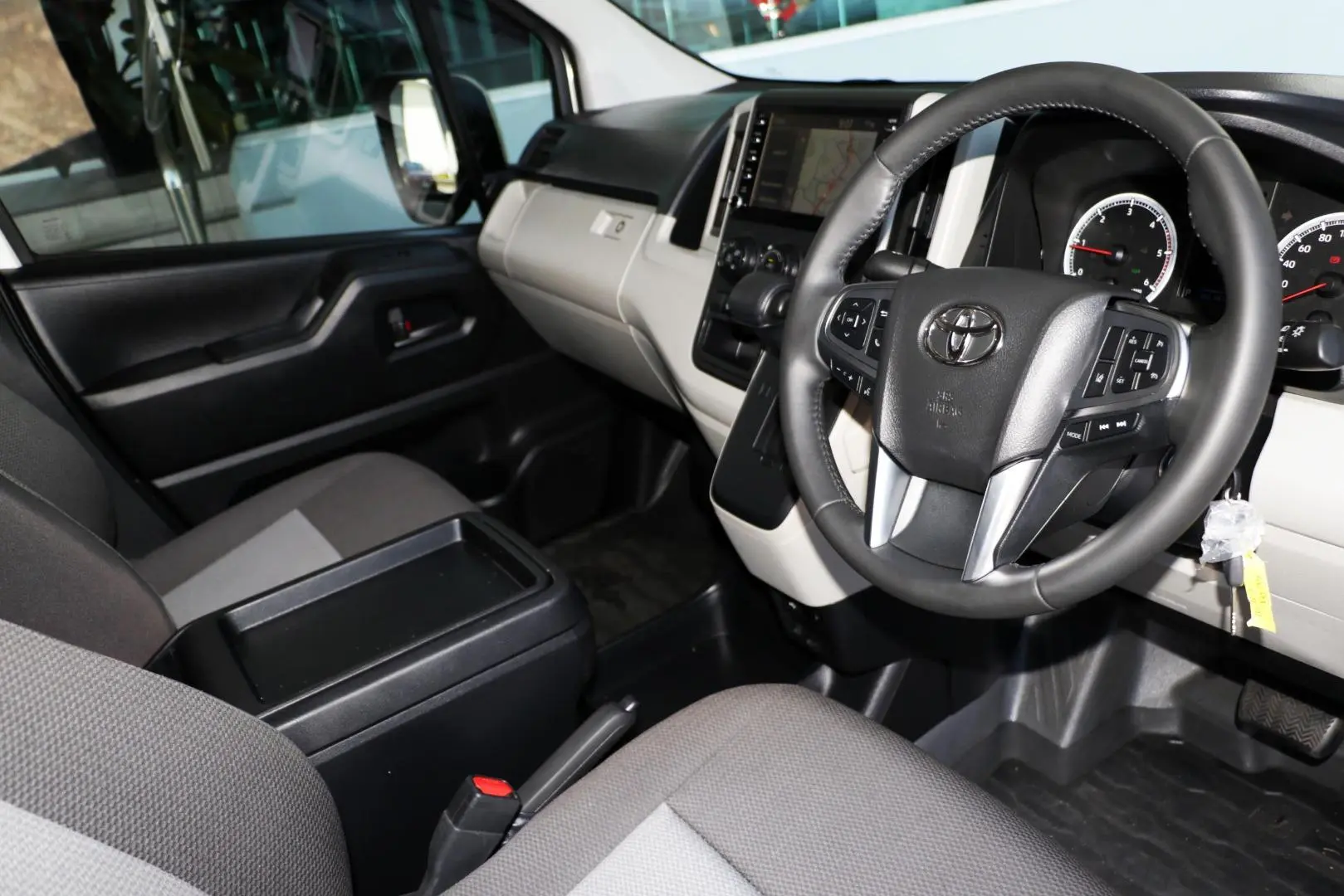 2023 Toyota Hiace Gallery Image 7