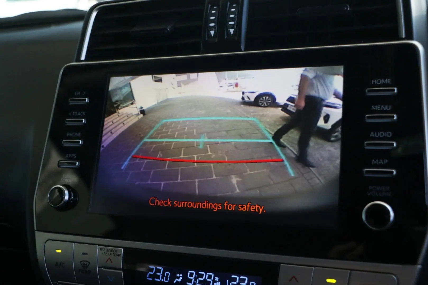 2021 Toyota Landcruiser Prado Gallery Image 11